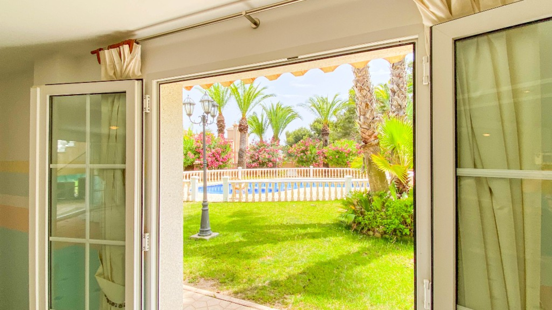 Resale - Villa -
Villamartin
