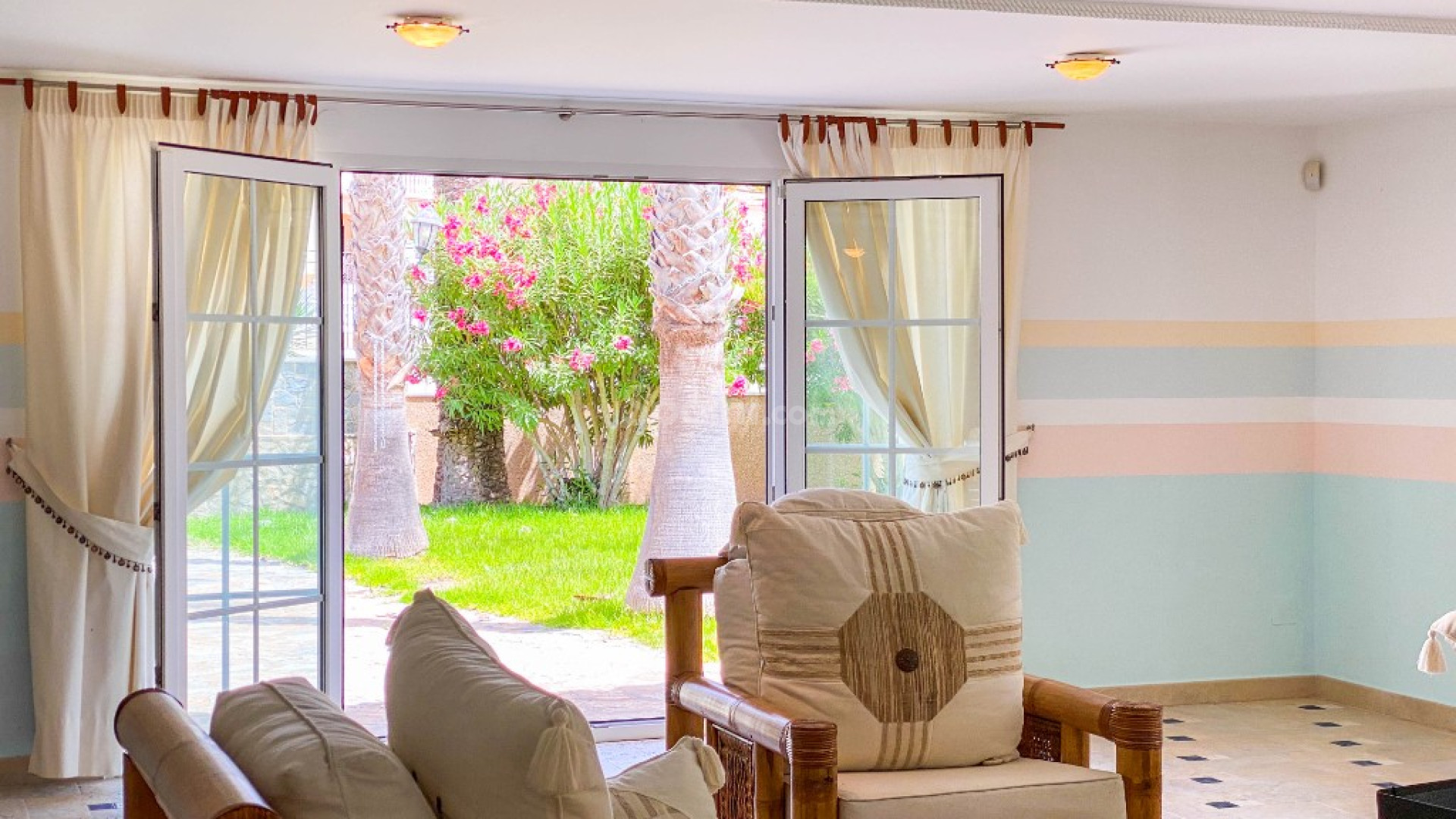 Resale - Villa -
Villamartin