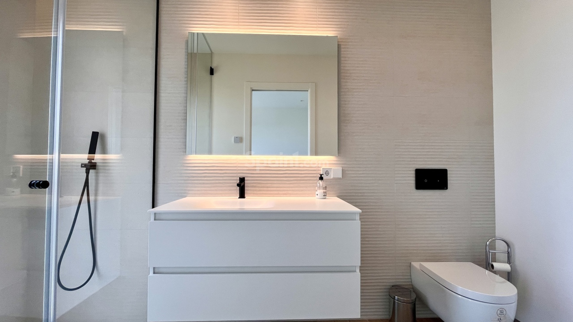 Resale - Wohnung -
Las Colinas Golf Resort