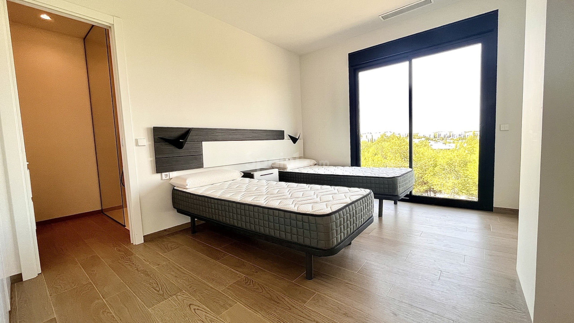 Resale - Wohnung -
Las Colinas Golf Resort