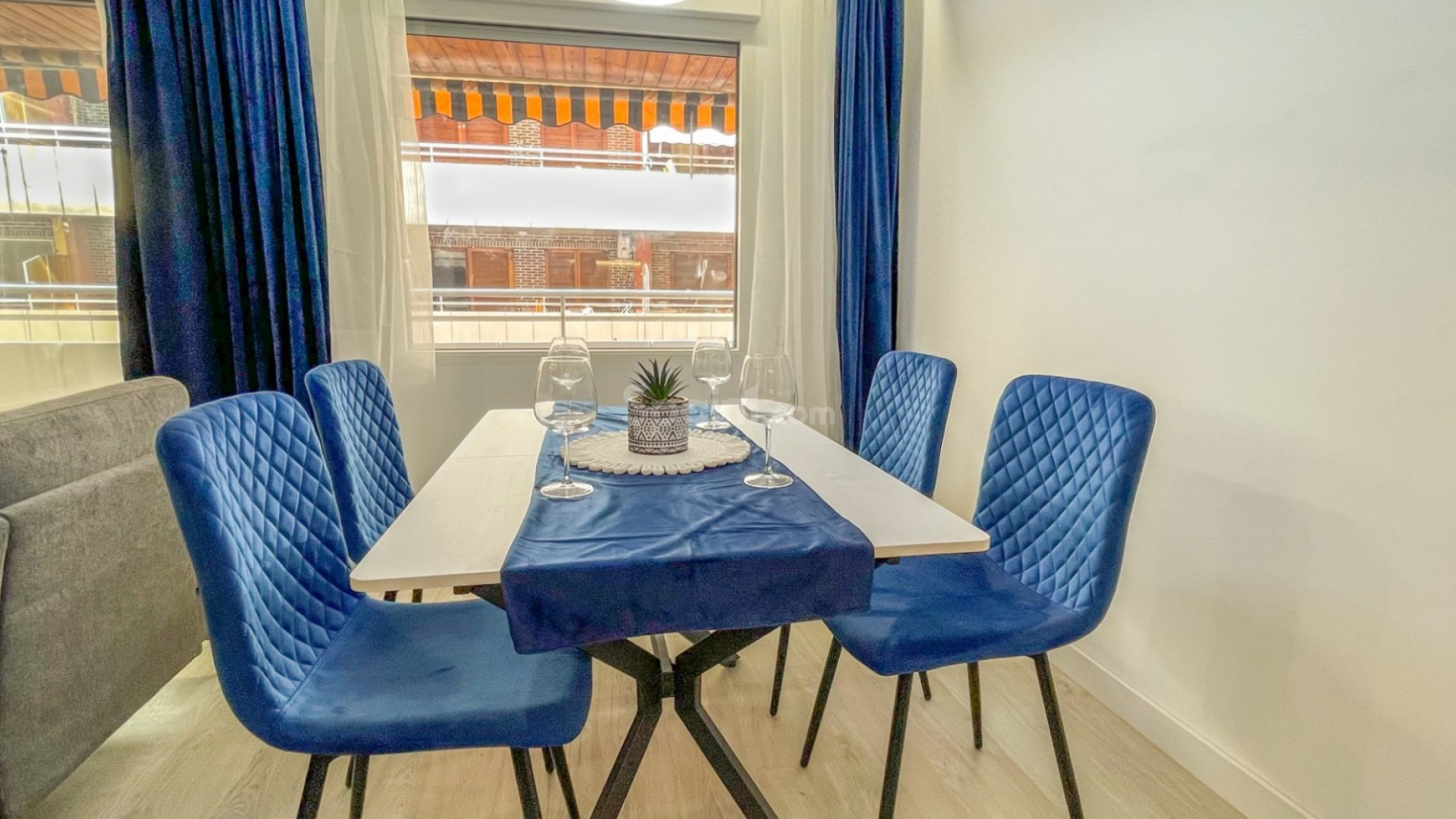 Resale - Wohnung -
Torrevieja - El Acequión - Los Náufragos