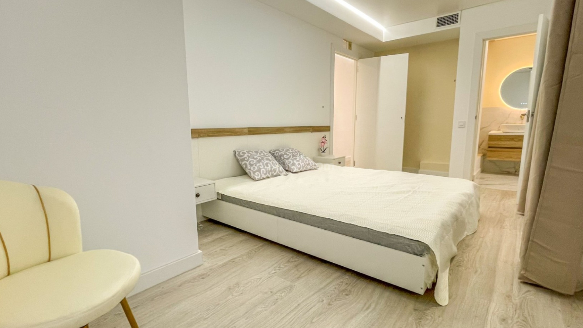 Resale - Wohnung -
Torrevieja - El Acequión - Los Náufragos