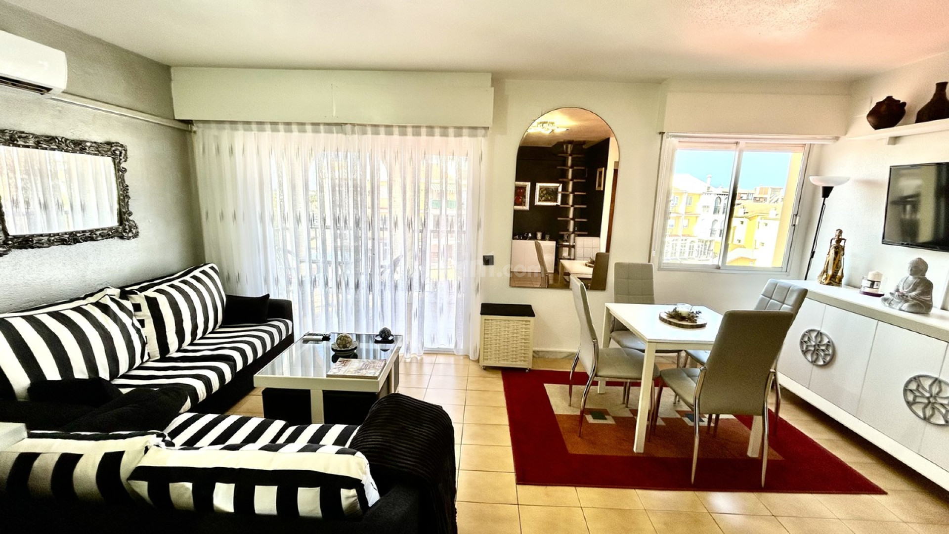 Resale - Wohnung -
Torrevieja