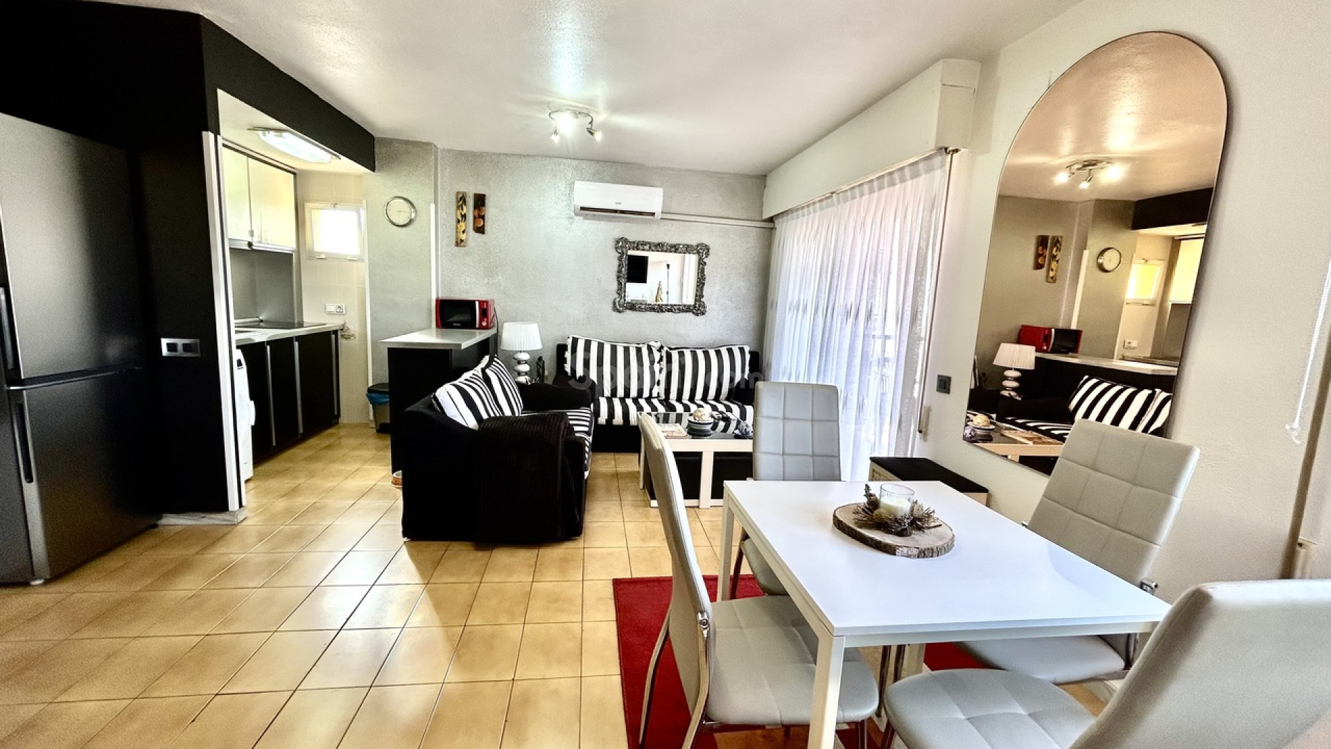 Resale - Wohnung -
Torrevieja