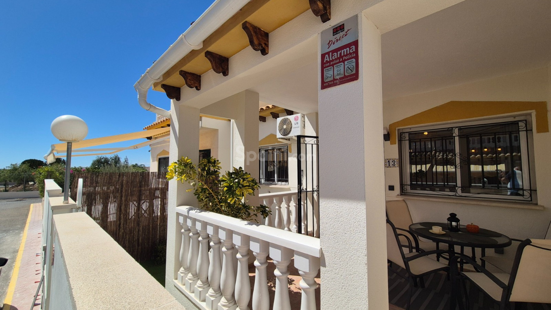 Segunda mano - Adosado -
Alicante - La Florida