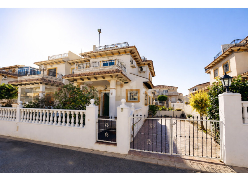 Segunda mano - Adosado -
Cabo Roig