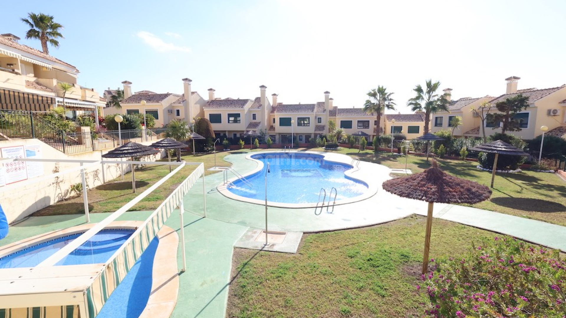 Segunda mano - Adosado -
Campoamor