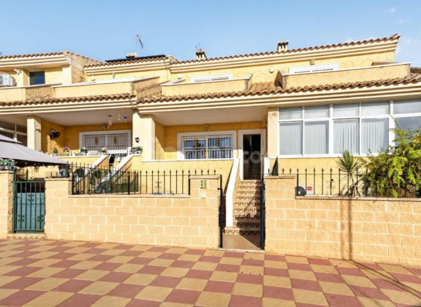 Segunda mano - Adosado -
Torrevieja - Punta Prima