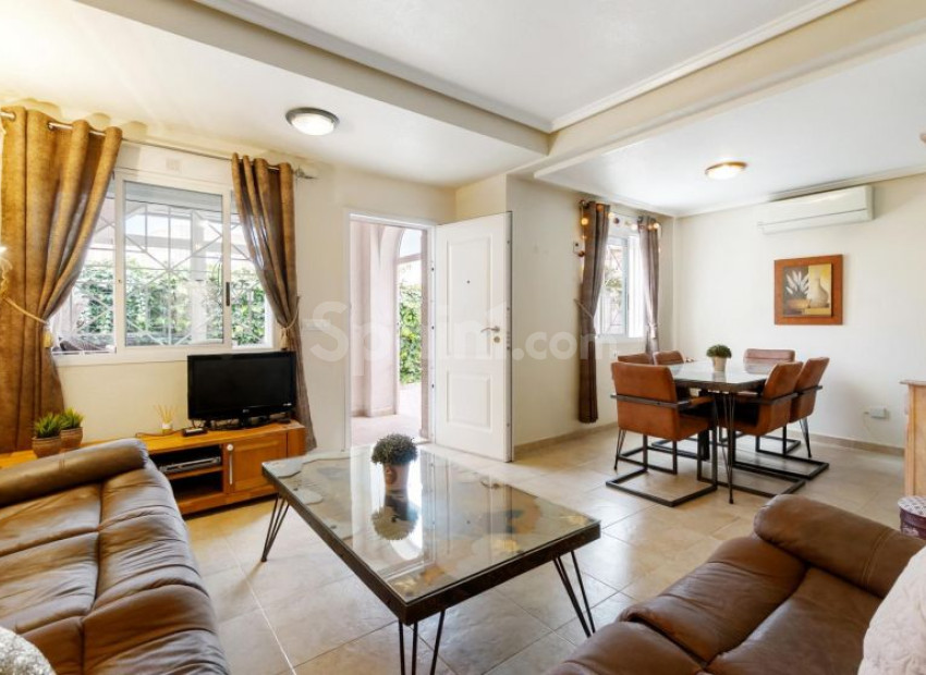 Segunda mano - Adosado -
Torrevieja