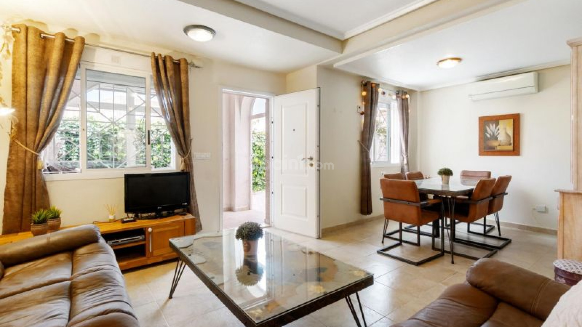 Segunda mano - Adosado -
Torrevieja