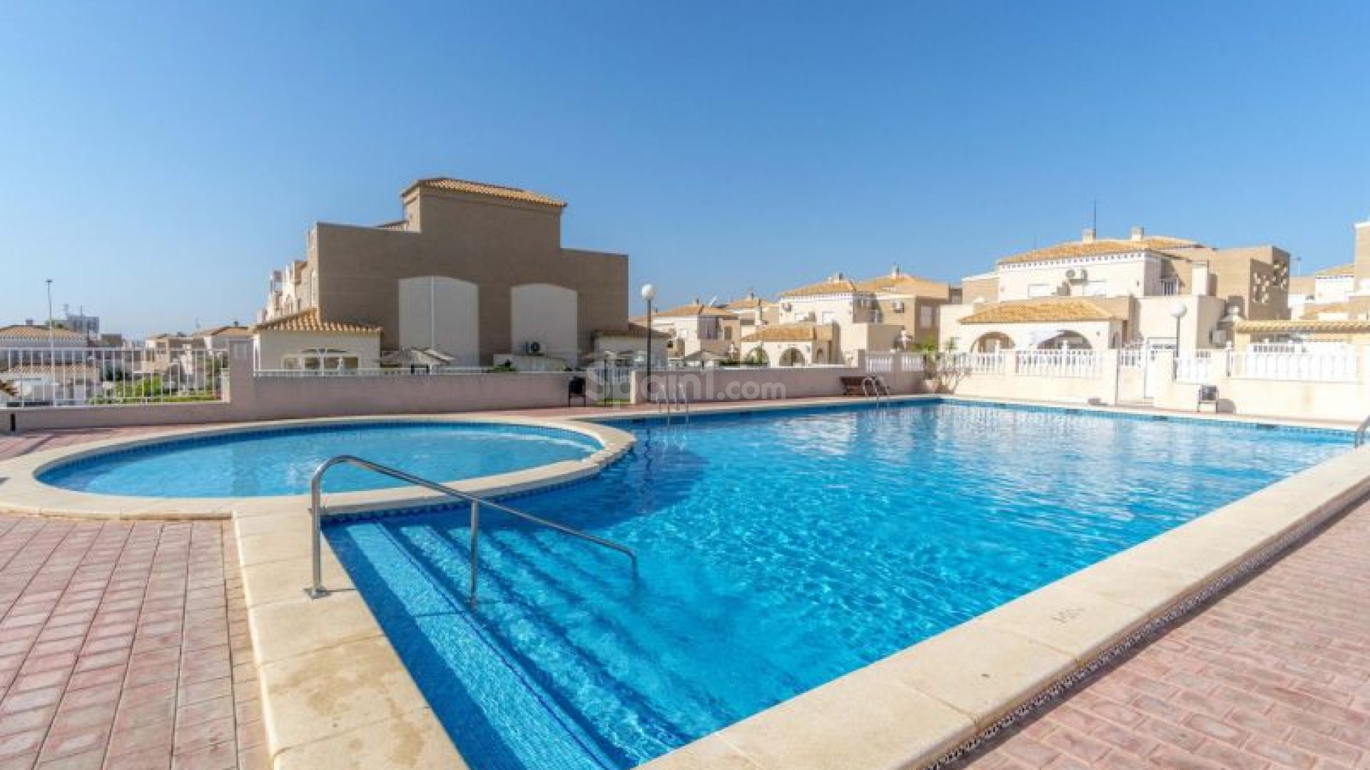 Segunda mano - Adosado -
Torrevieja