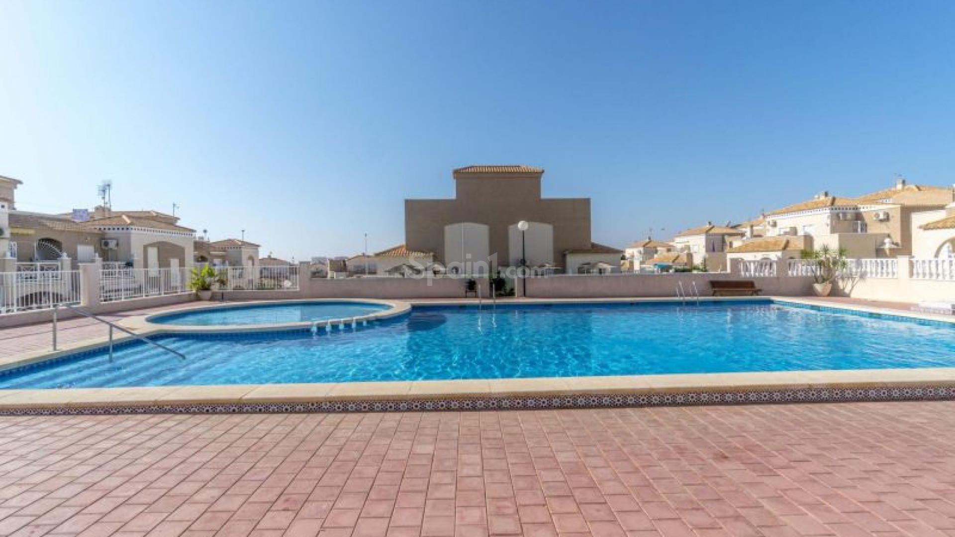 Segunda mano - Adosado -
Torrevieja