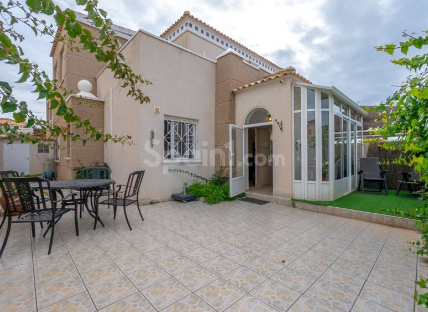 Segunda mano - Adosado -
Torrevieja