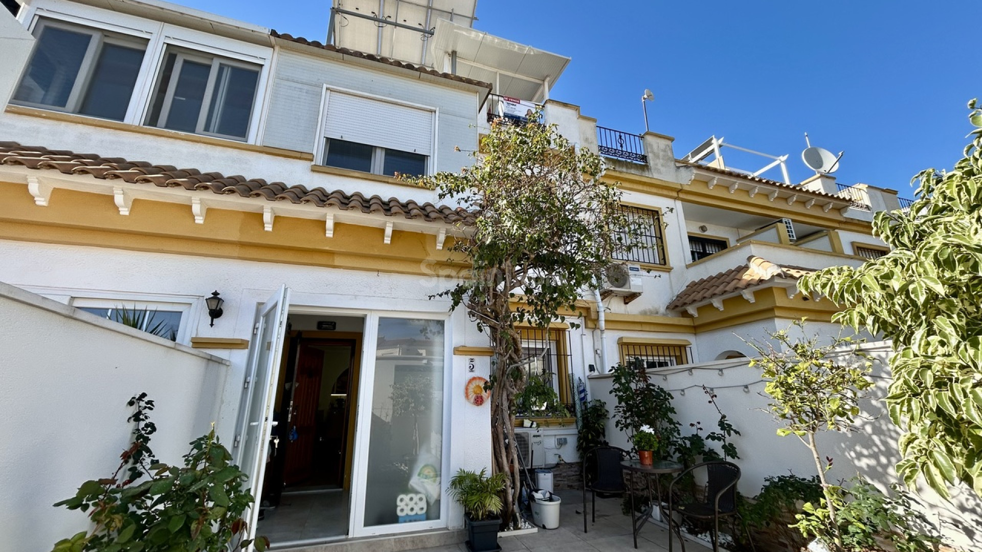 Segunda mano - Adosado -
Torrevieja