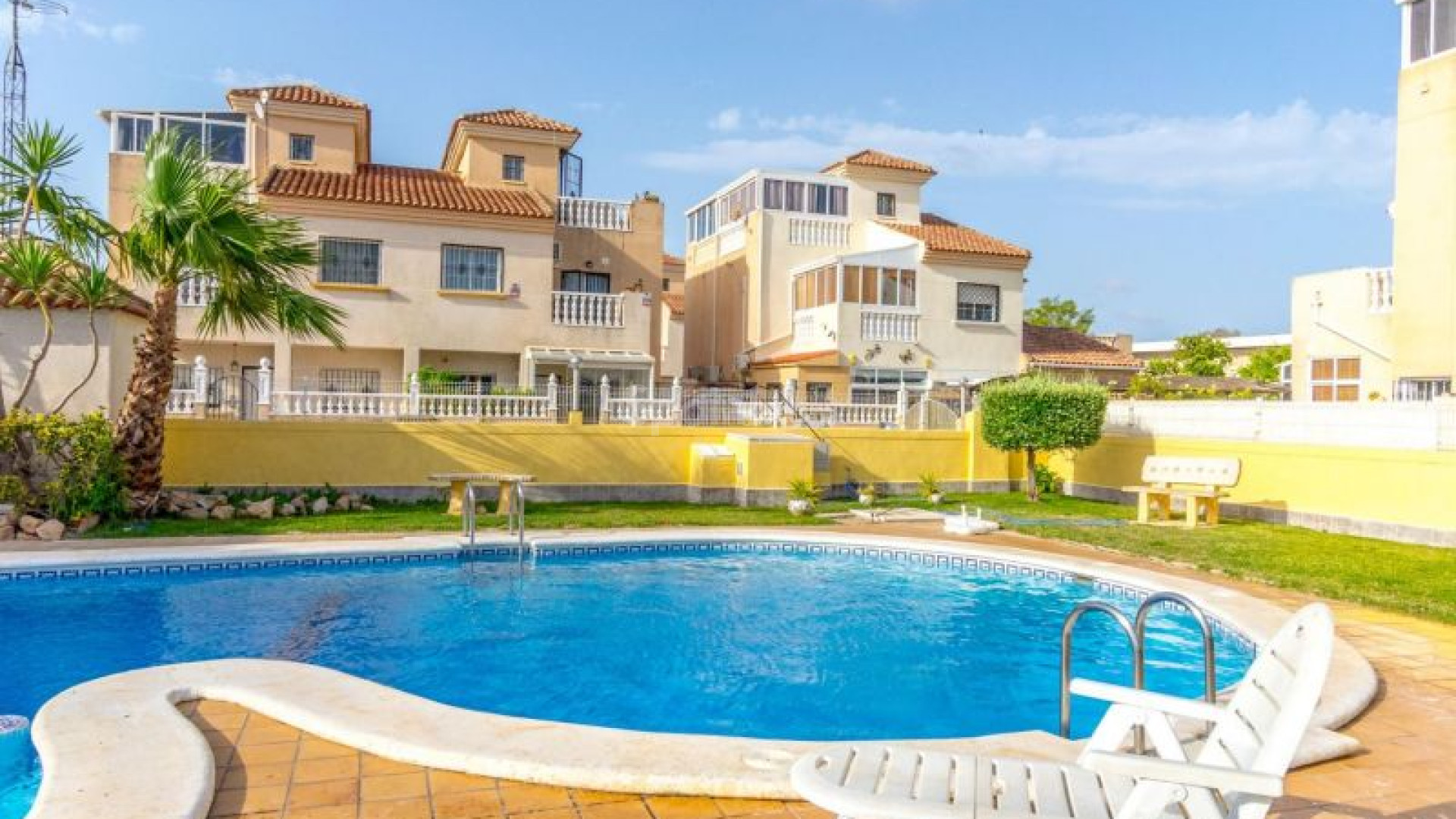 Segunda mano - Adosado -
Torrevieja