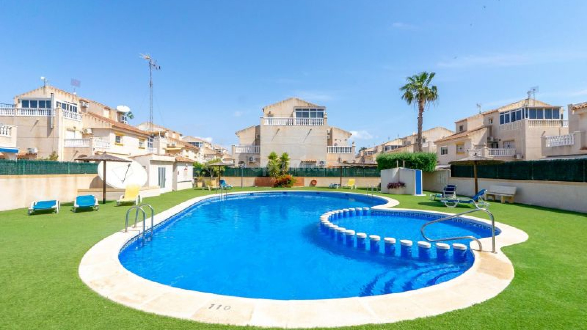 Segunda mano - Adosado -
Torrevieja