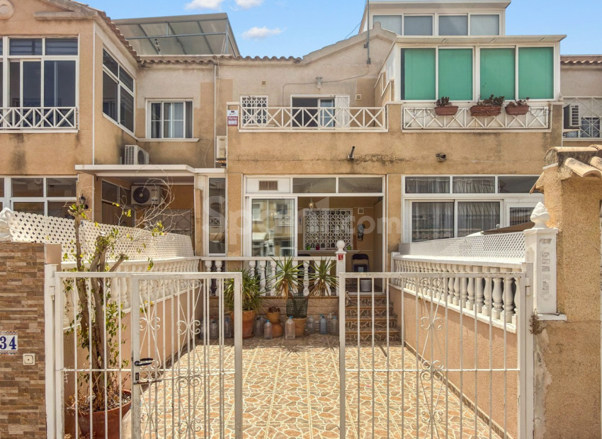 Segunda mano - Adosado -
Torrevieja