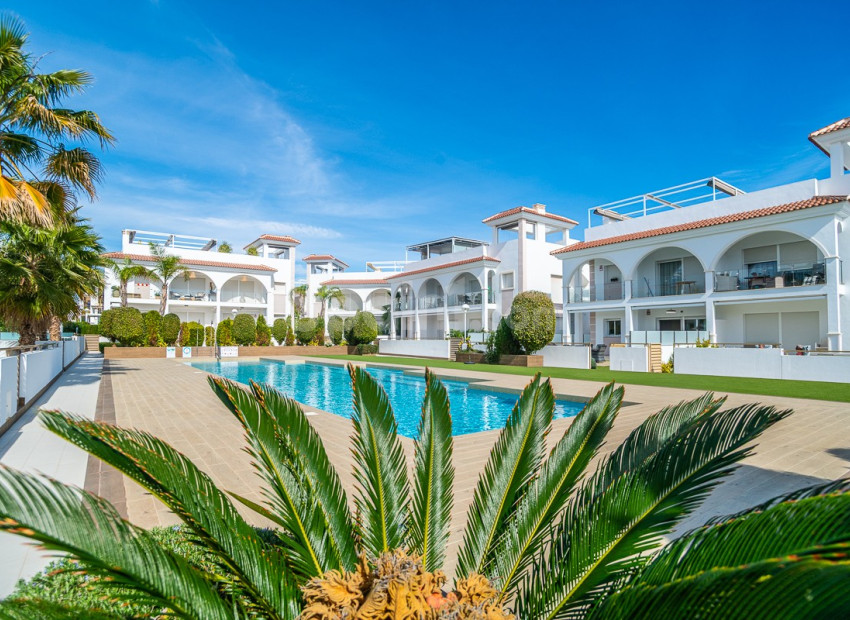 Segunda mano - Apartamento -
CIUDAD QUESADA