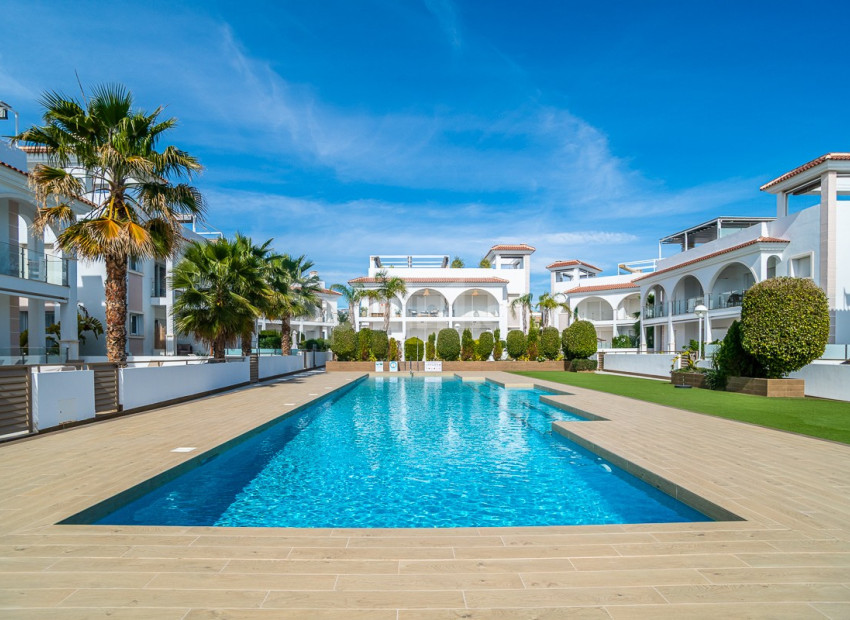 Segunda mano - Apartamento -
CIUDAD QUESADA