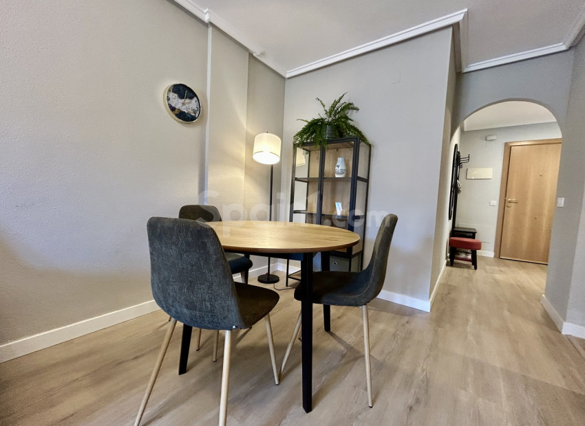 Segunda mano - Apartamento -
Torrevieja