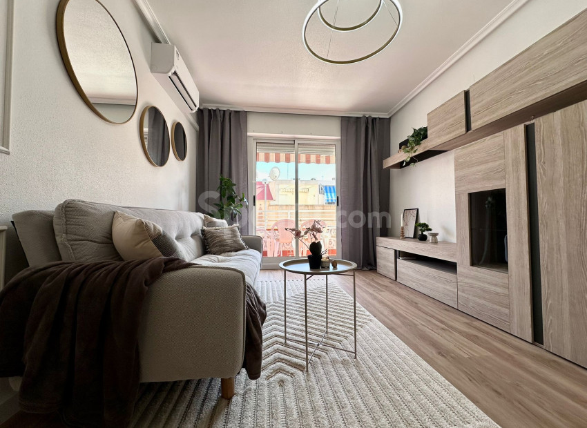 Segunda mano - Apartamento -
Torrevieja