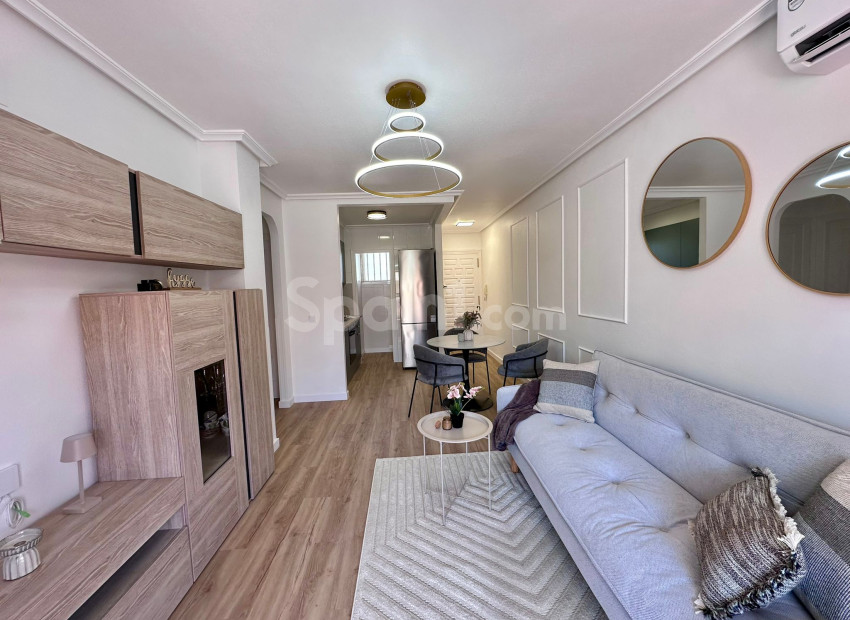 Segunda mano - Apartamento -
Torrevieja