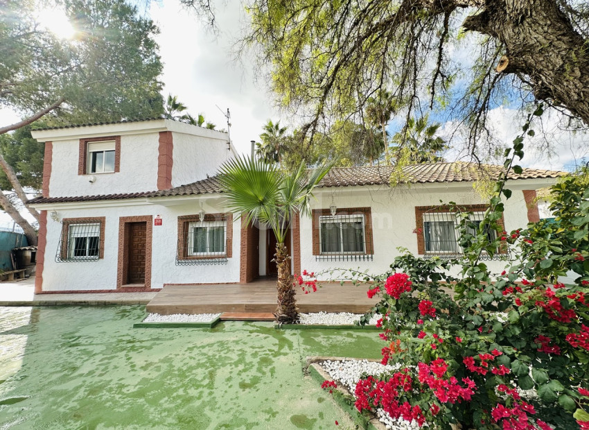 Segunda mano - Casa de campo -
Orihuela