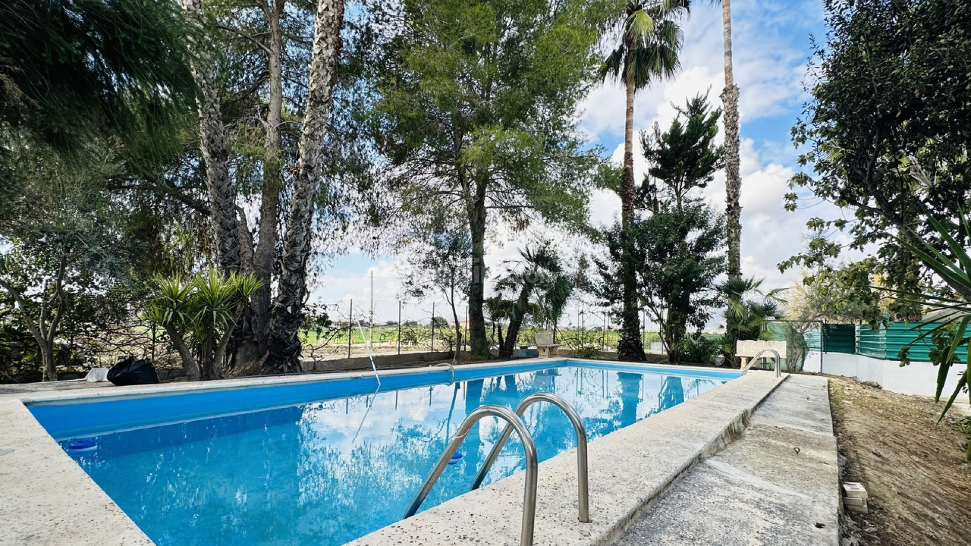 Segunda mano - Casa de campo -
Orihuela