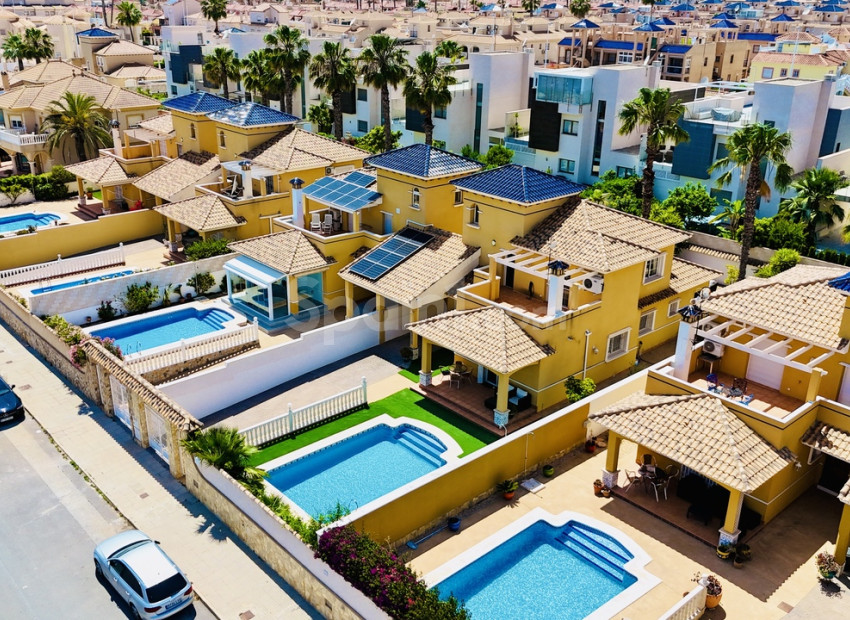 Segunda mano - Villa -
La Zenia
