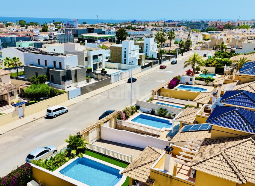 Segunda mano - Villa -
La Zenia