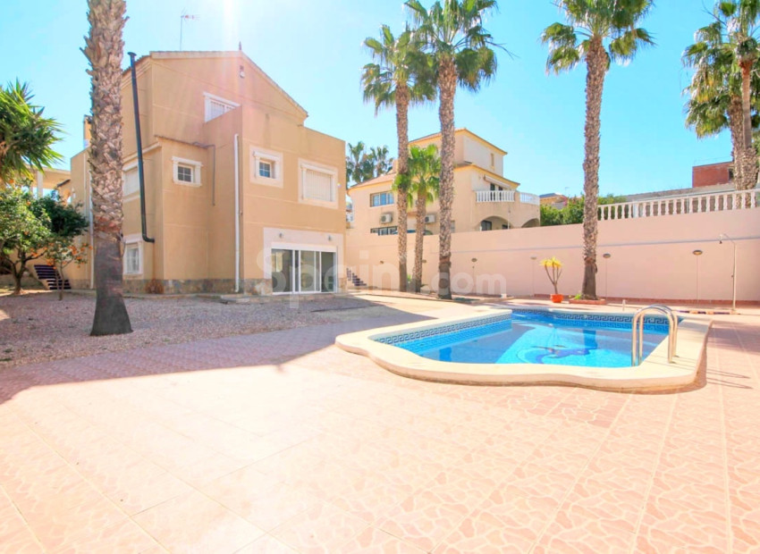 Segunda mano - Villa -
La Zenia