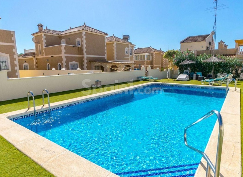 Segunda mano - Villa -
Orihuela Costa - Villamartin