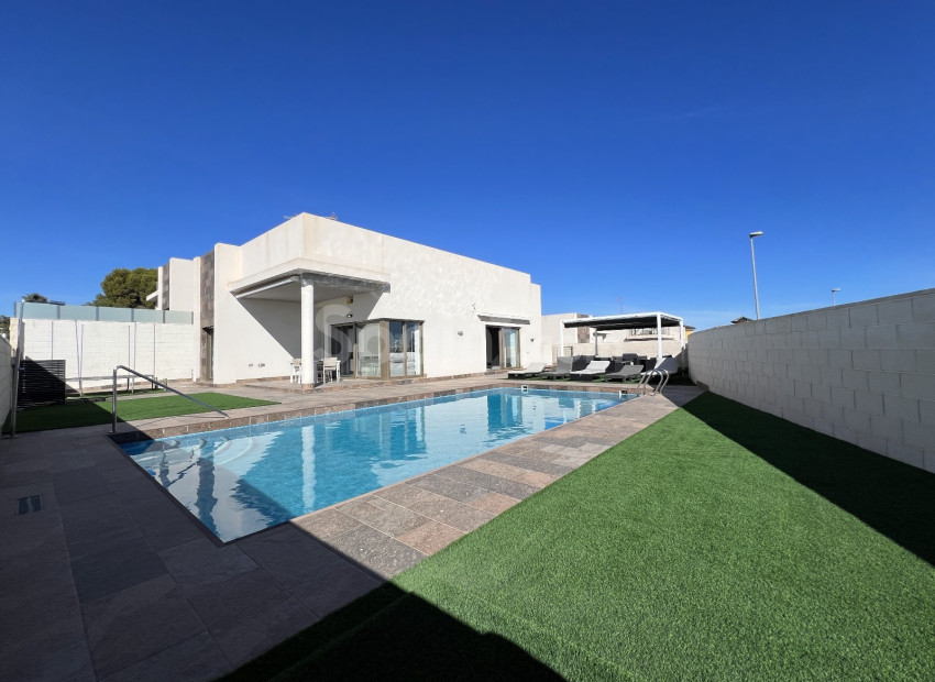 Segunda mano - Villa -
Orihuela Costa