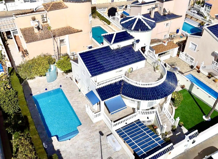 Segunda mano - Villa -
Pinar de Campoverde