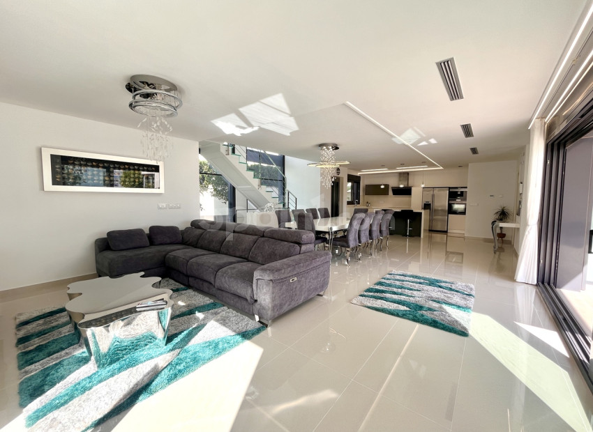 Segunda mano - Villa -
San Miguel de Salinas