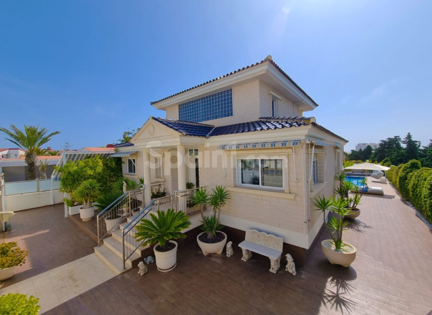 Segunda mano - Villa -
Torrevieja - La Mata