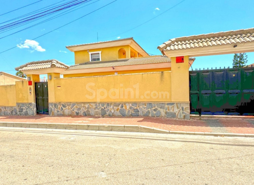 Segunda mano - Villa -
Torrevieja - Los Balcones