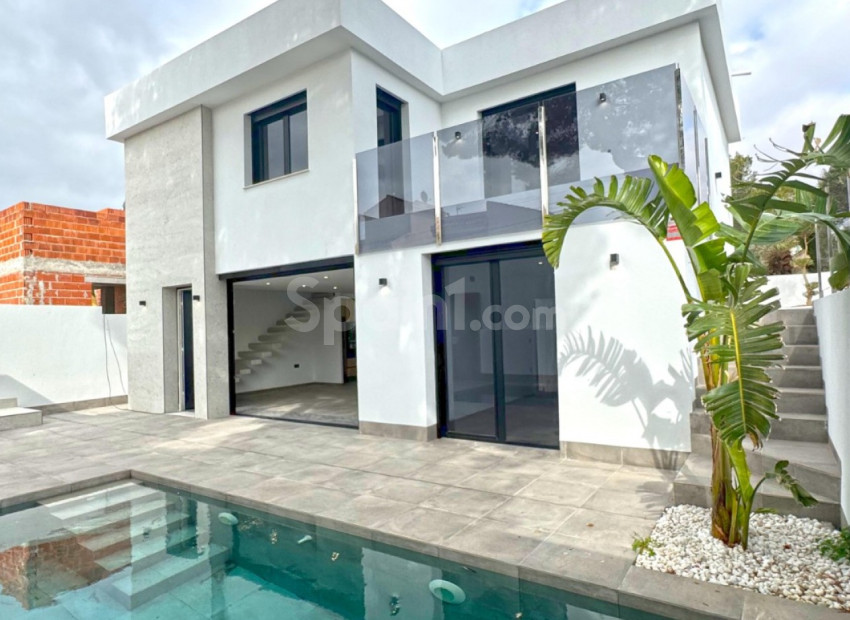 Segunda mano - Villa -
Torrevieja - Los Balcones