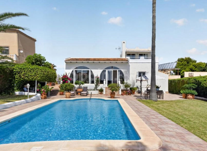 Segunda mano - Villa -
Torrevieja - Los Balcones