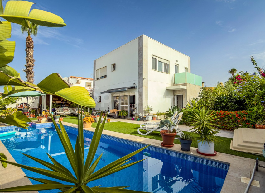 Segunda mano - Villa -
TORREVIEJA - Torreta - Florida