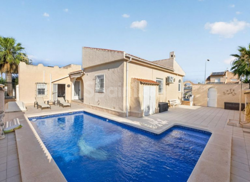 Segunda mano - Villa -
Torrevieja