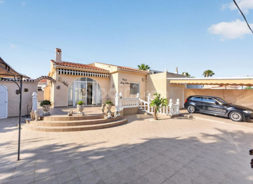 Segunda mano - Villa -
Torrevieja