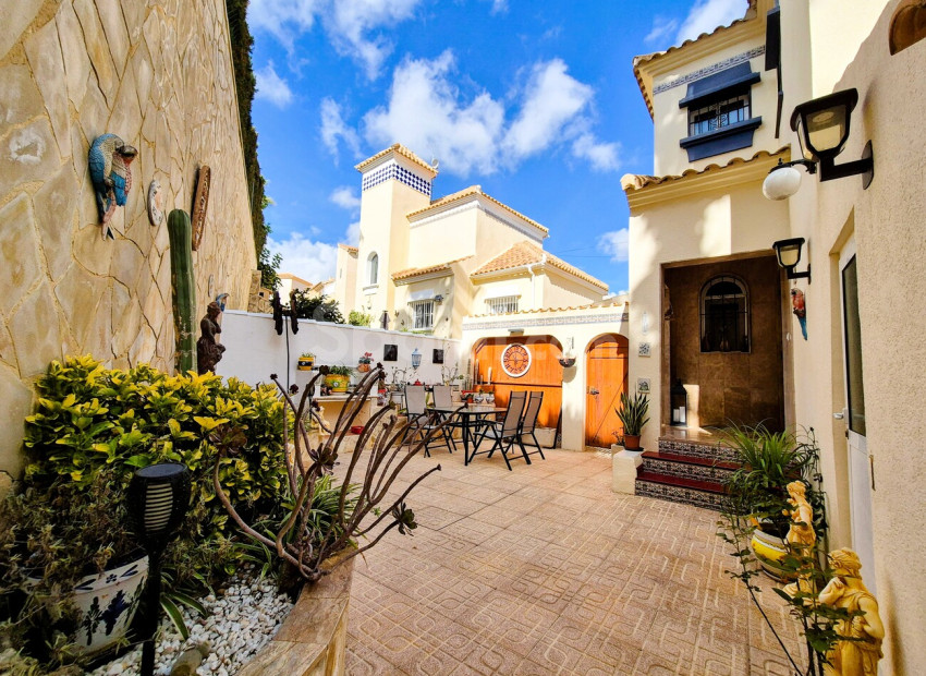 Segunda mano - Villa -
Villamartín - Villamartin