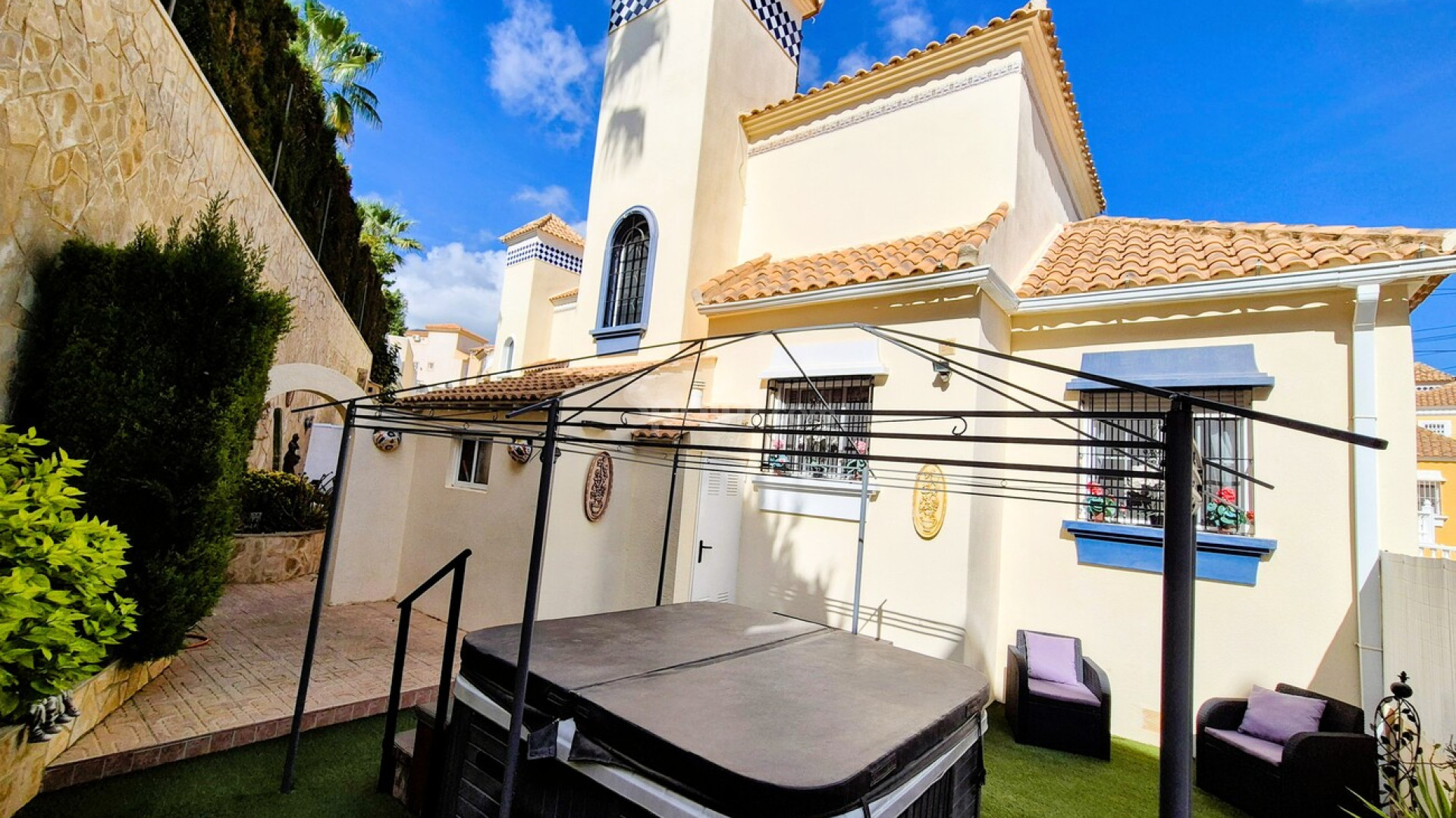 Segunda mano - Villa -
Villamartín - Villamartin