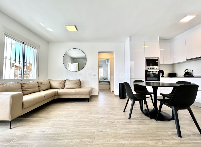 Segunda mano - Villa -
Villamartín - Villamartin