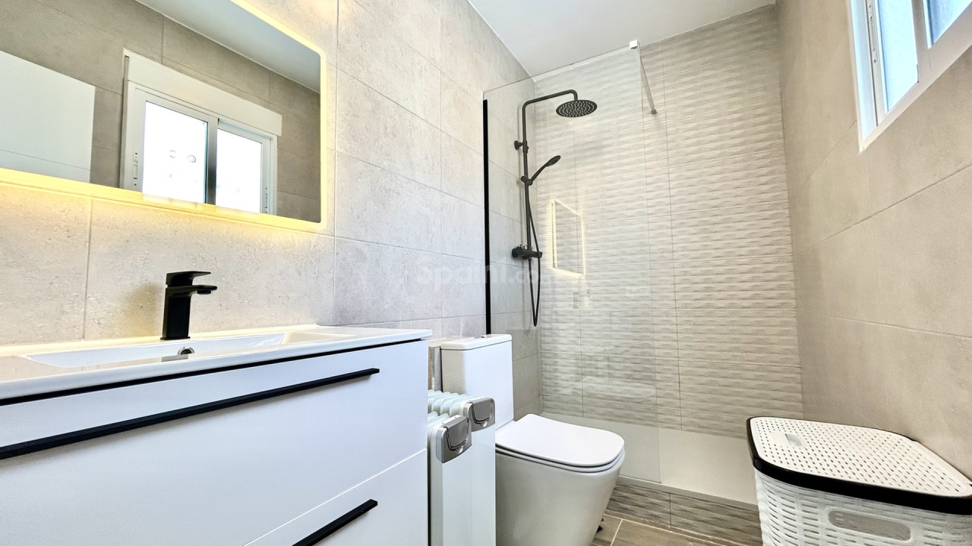 Segunda mano - Villa -
Villamartín - Villamartin