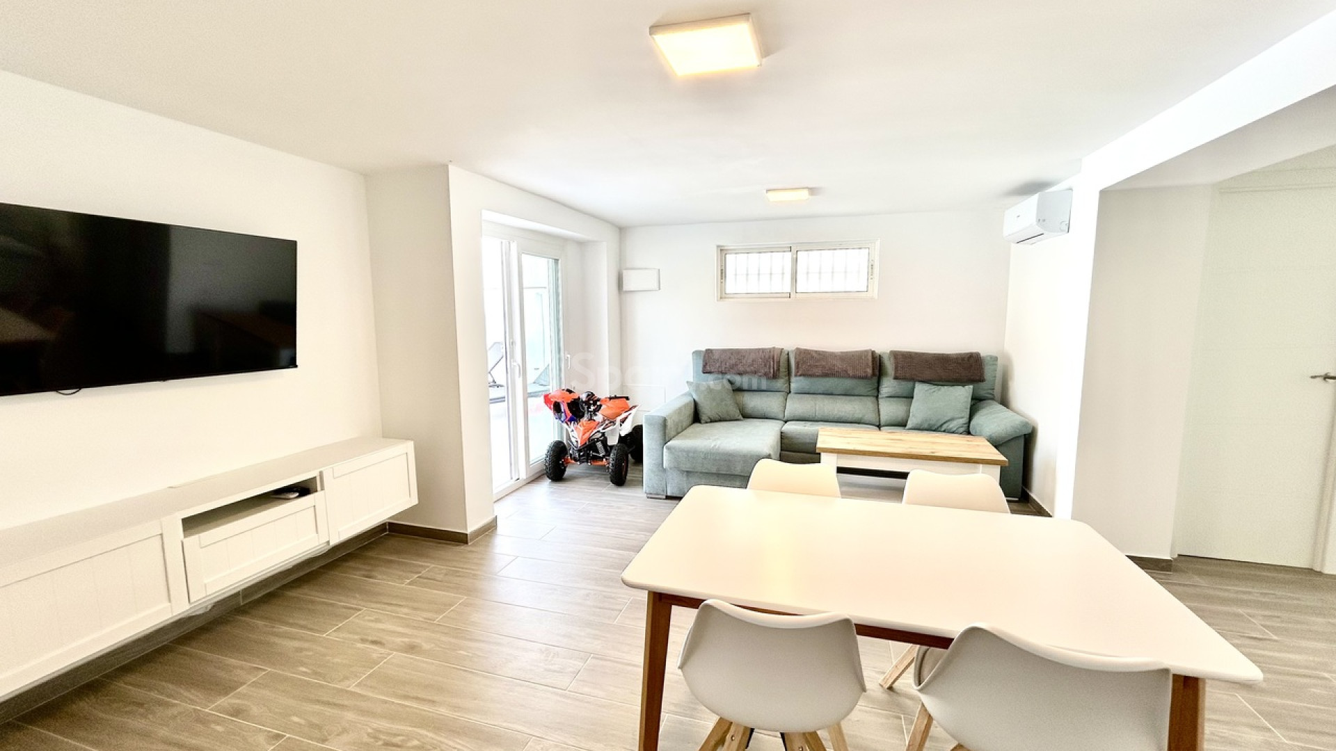 Segunda mano - Villa -
Villamartín - Villamartin