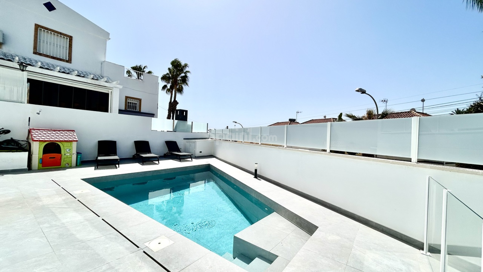 Segunda mano - Villa -
Villamartín - Villamartin