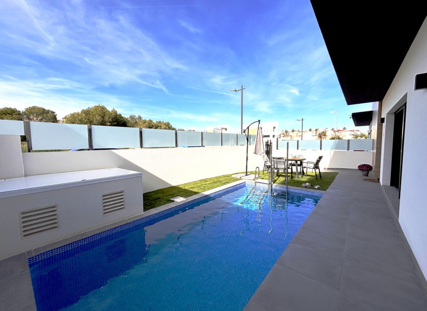 Segunda mano - Villa -
Villamartín - Villamartin