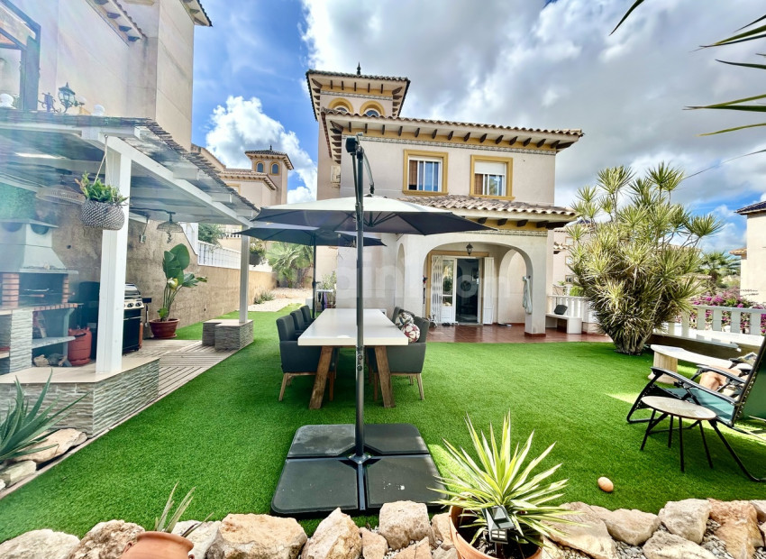 Segunda mano - Villa -
Villamartín - Villamartin